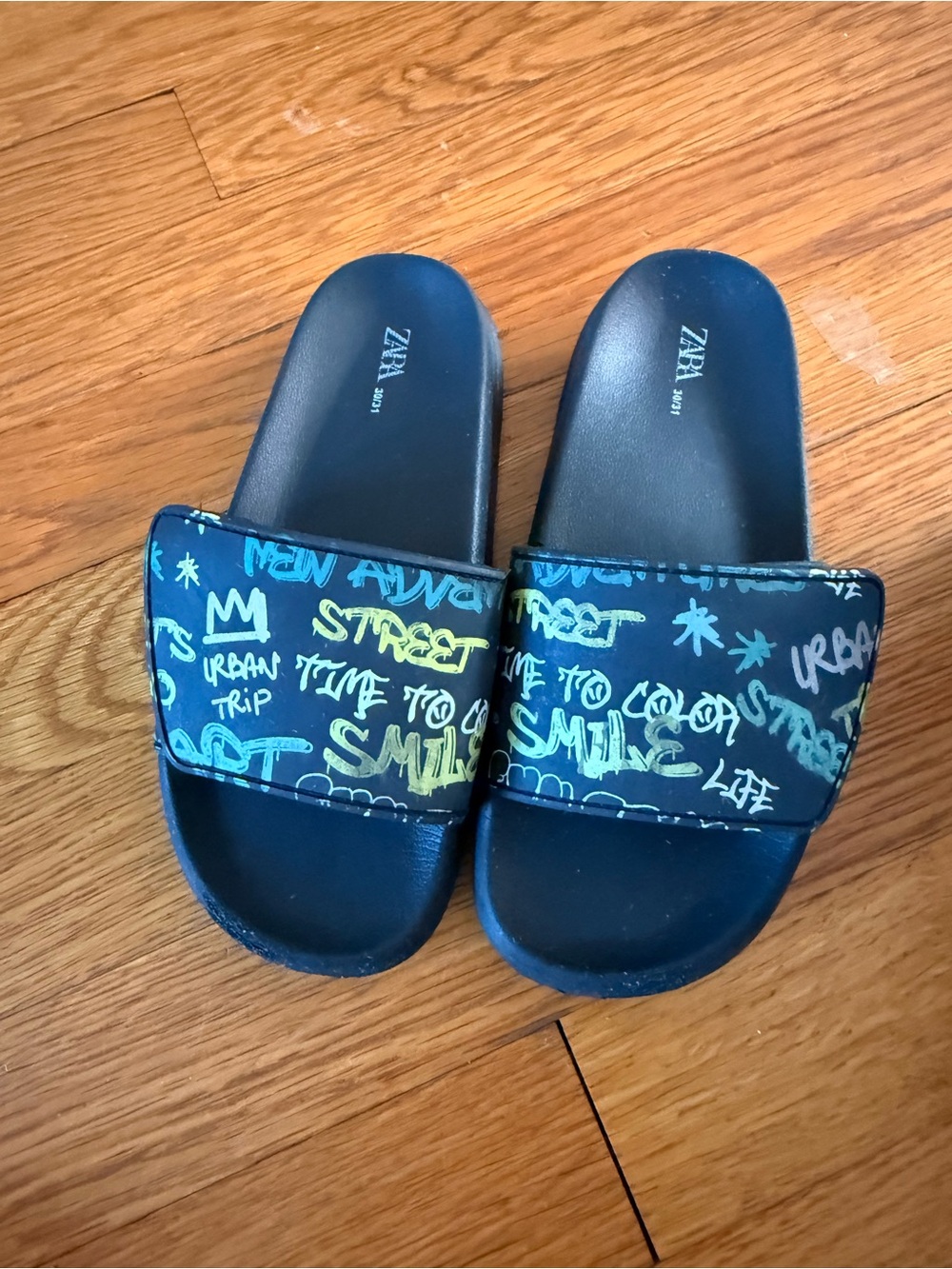 ZARA boy Black Slide Sandals with Multicolor Graffiti Strap- EU 30/31 size